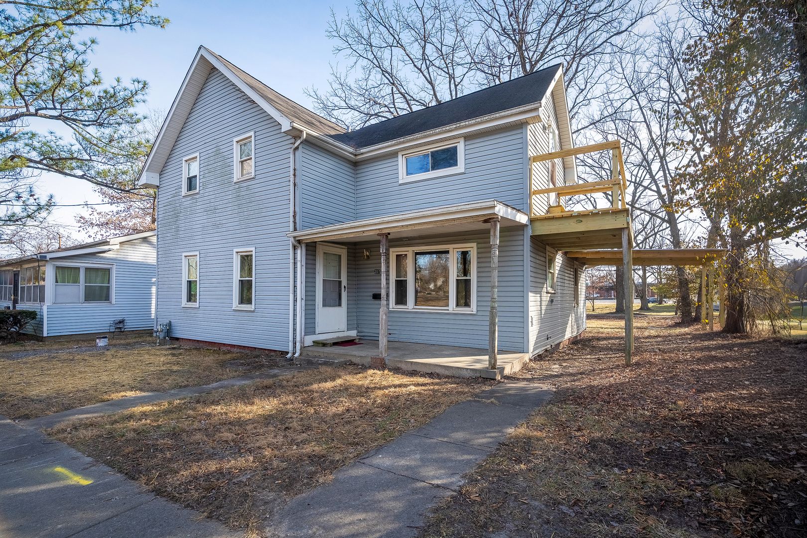 Carbondale House: 207 E Oak St.