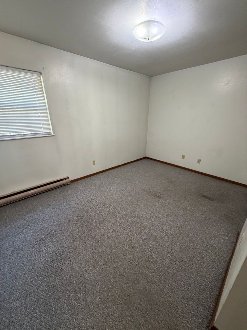 Carbondale Apartment: 400 N Westridge