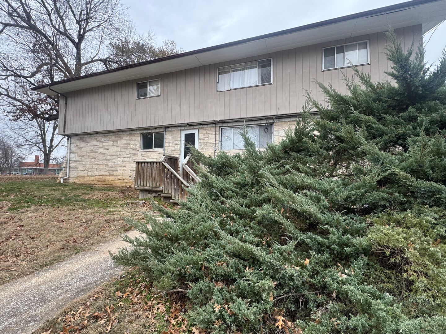 Carbondale Apartment: 1225 W Freeman