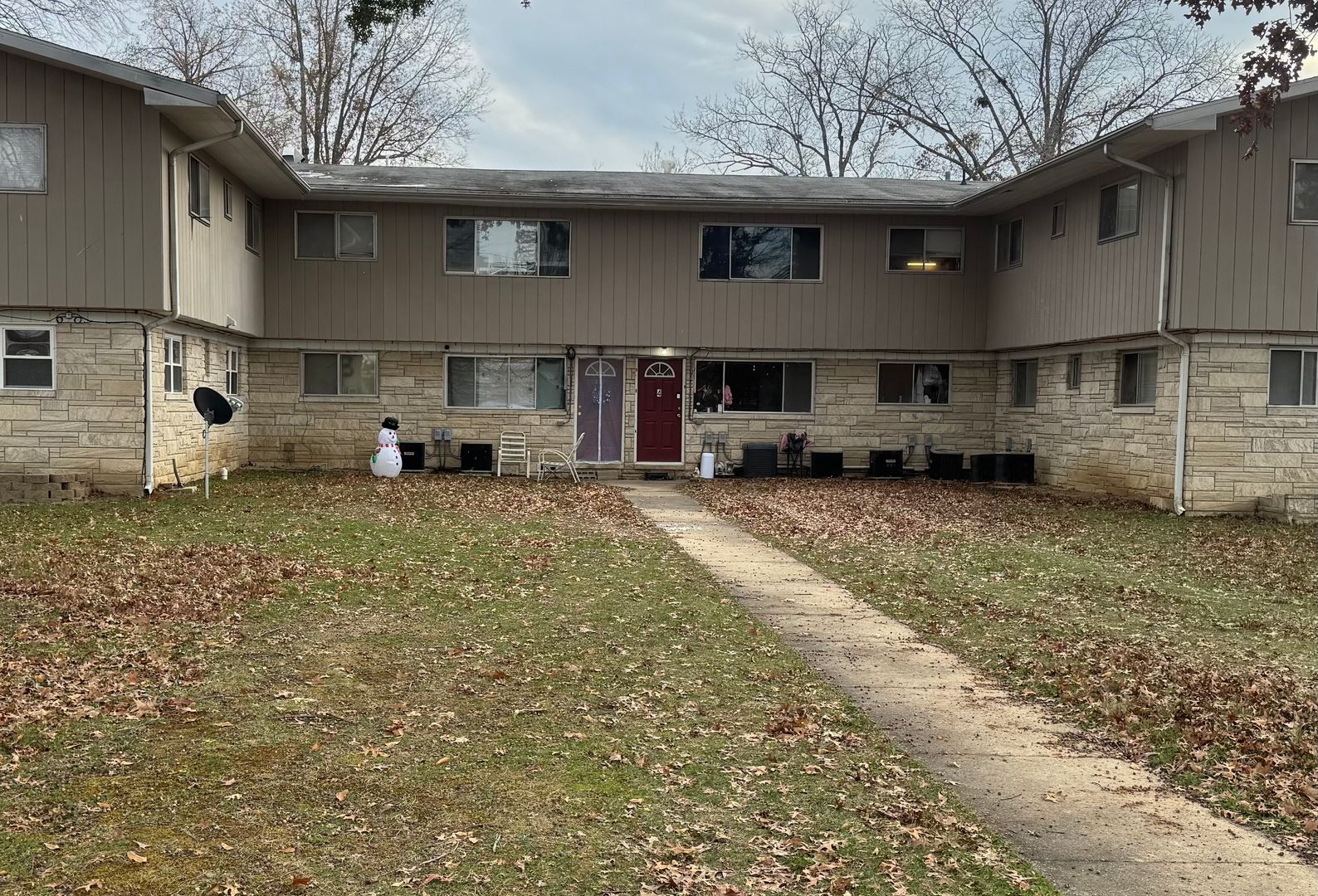 Carbondale Apartment: 1225 W Freeman