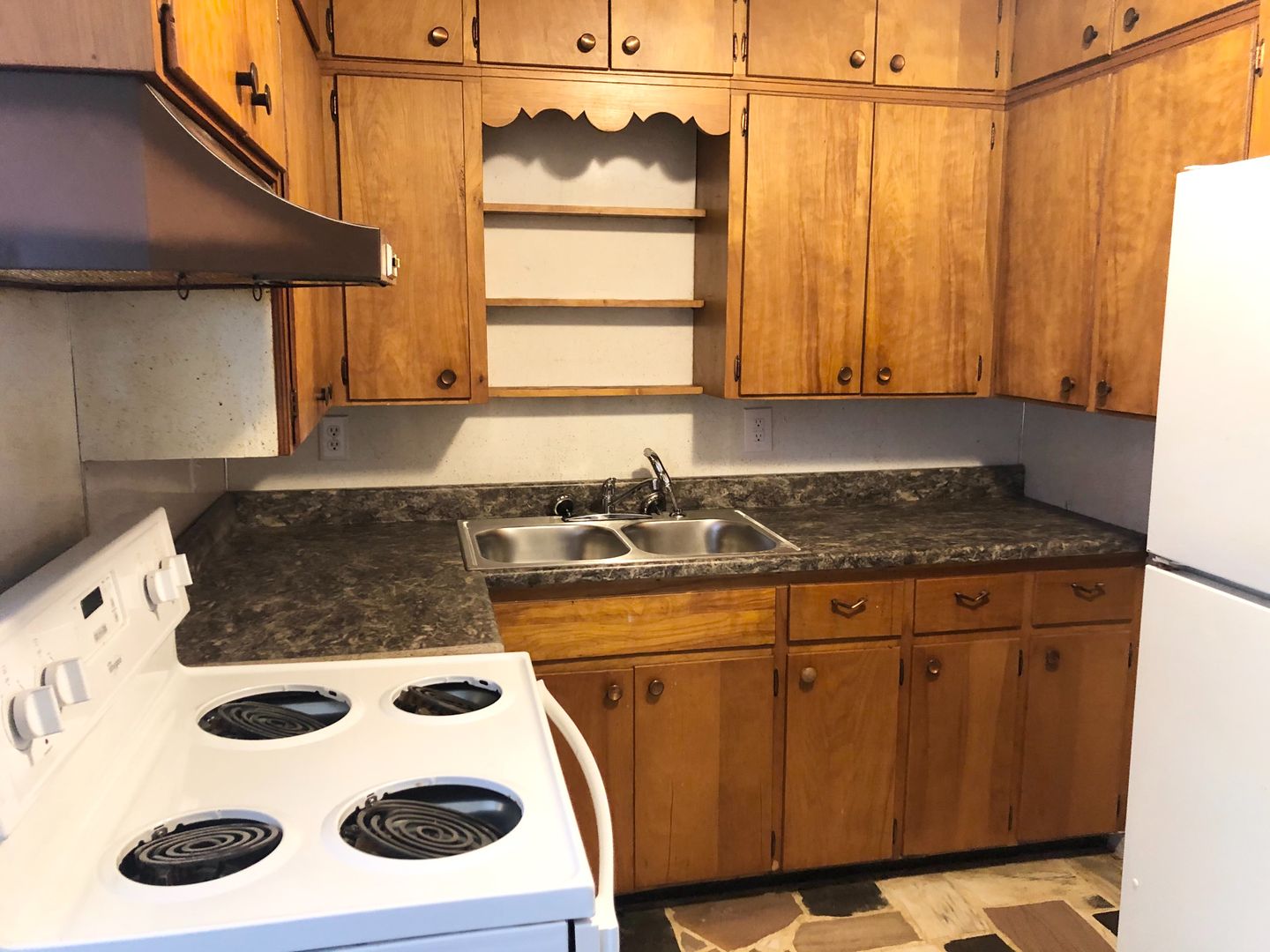 Anna Apartment: 204 W. Jefferson