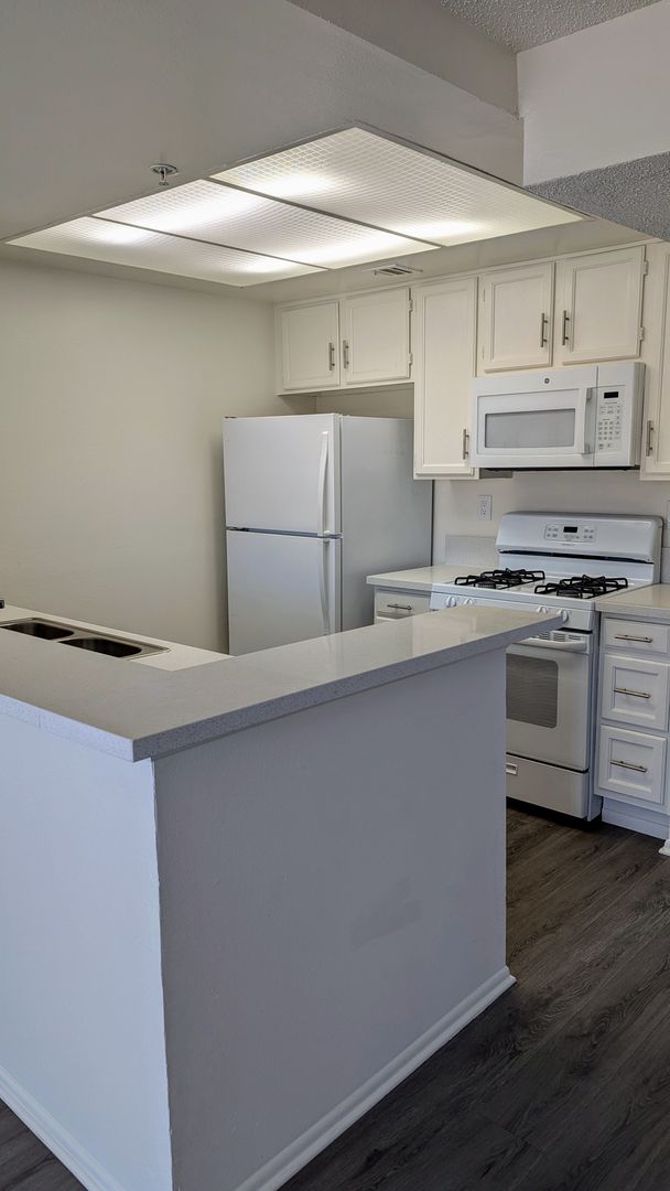 Glendale Apartment: 1300 E. California