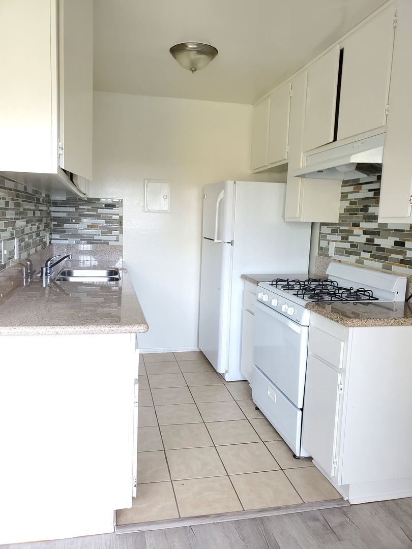 Glendale Apartment: 801 E Palmer Ave