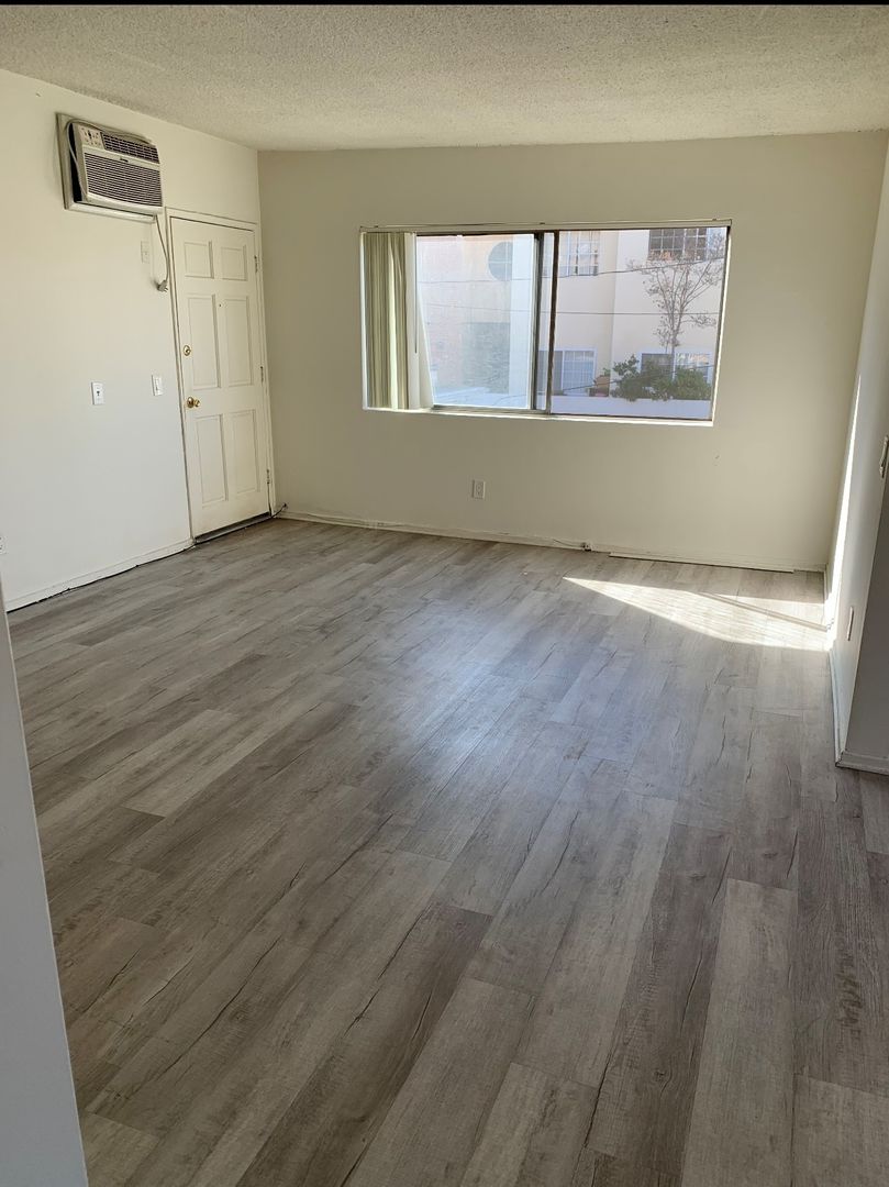 Glendale Apartment: 1137 Campbell Avenue