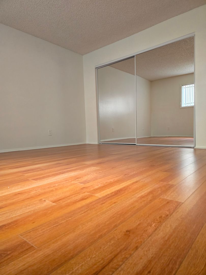 Glendale Apartment: 801 E Palmer Ave