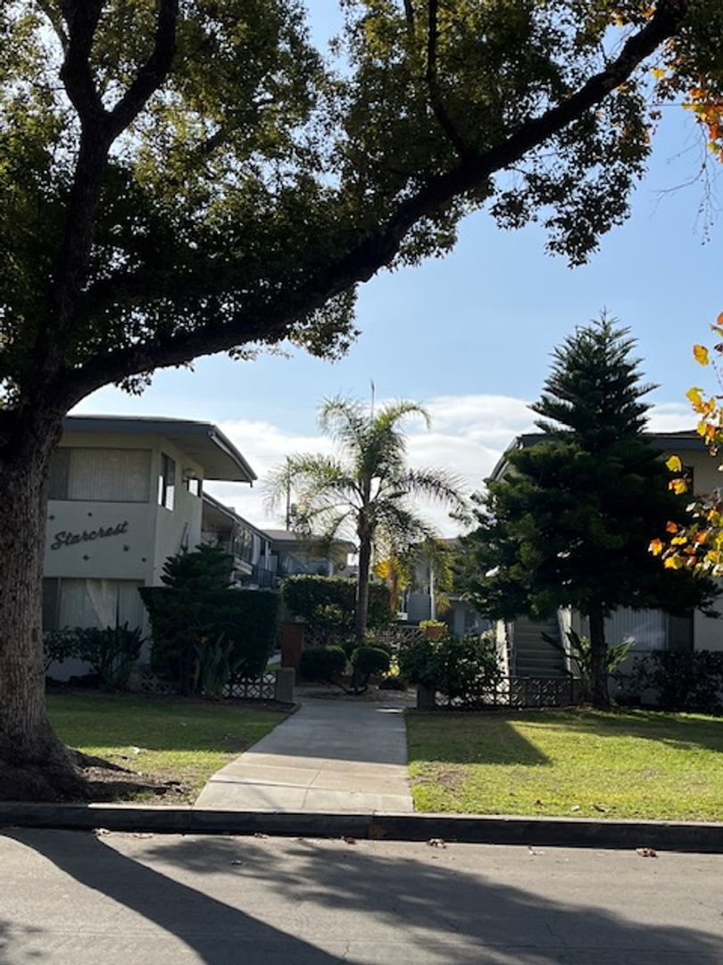 Arcadia Apartment: 942 Arcadia Ave