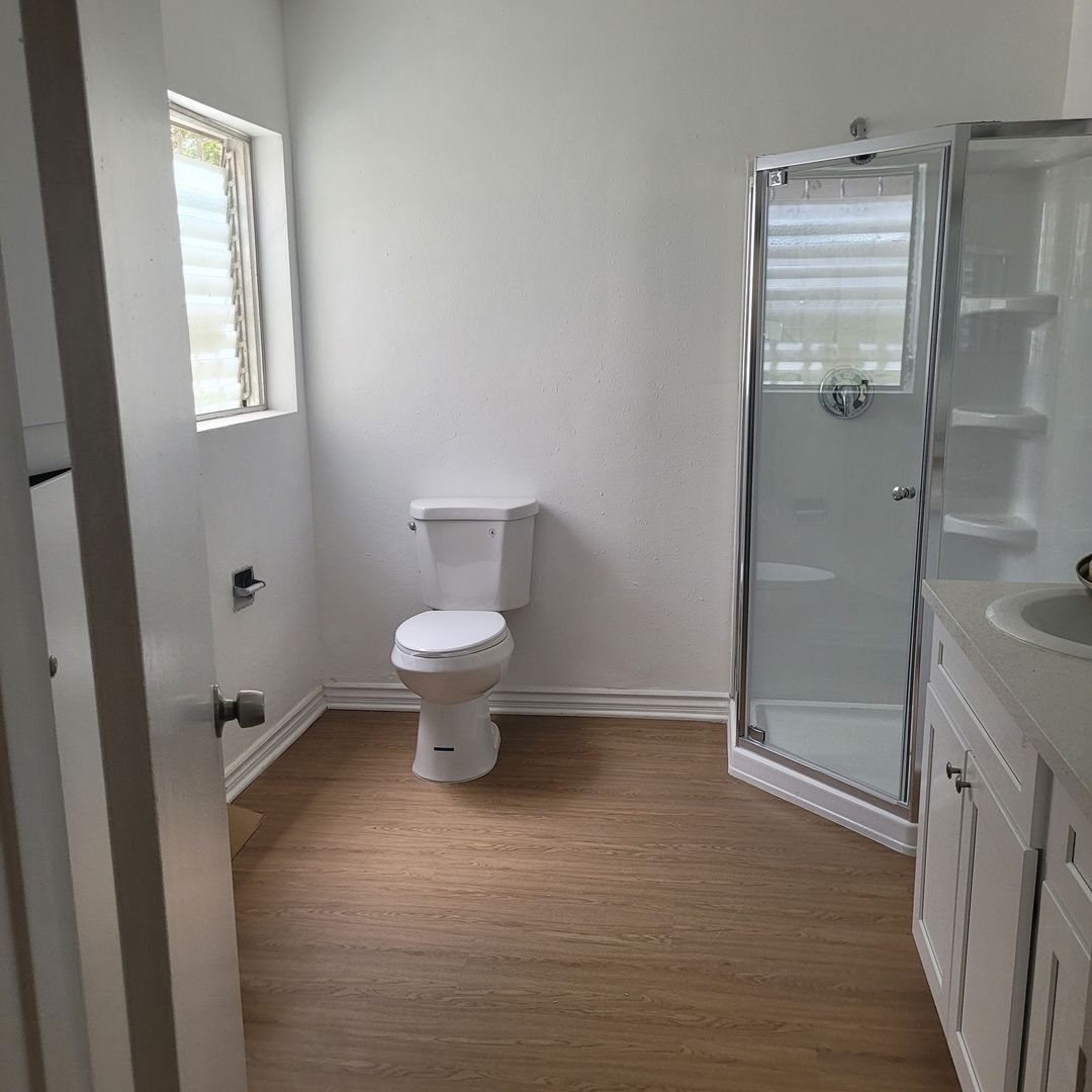 Redlands Apartment: 475 E Cypress Ave.