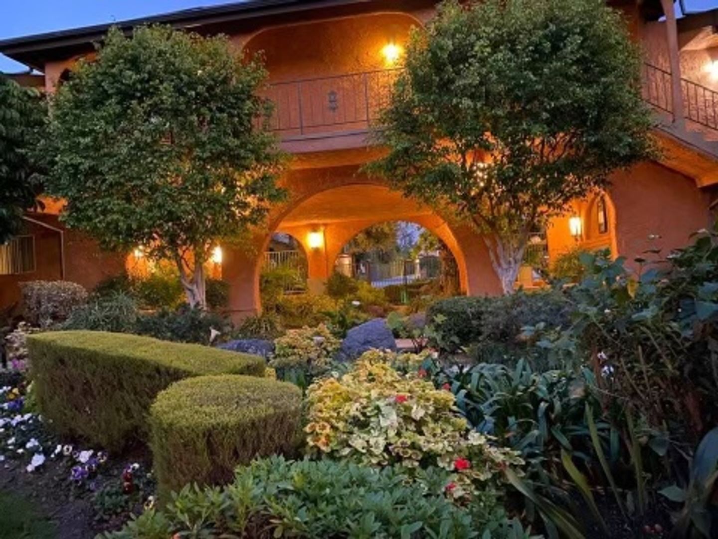 Monrovia Apartment: 1219 S. Alta Vista Ave.
