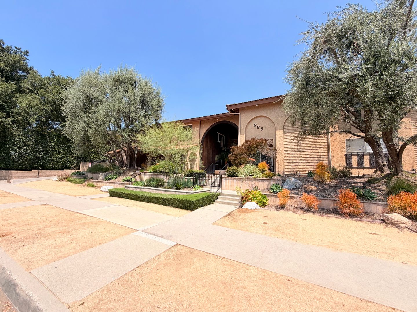 Sierra Madre Apartment: 665 W. Sierra Madre Blvd.