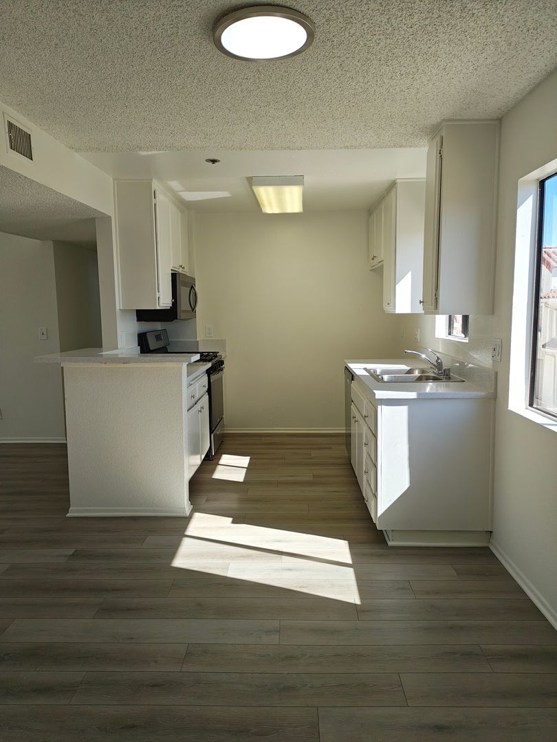 Glendale Apartment: 1300 E. California