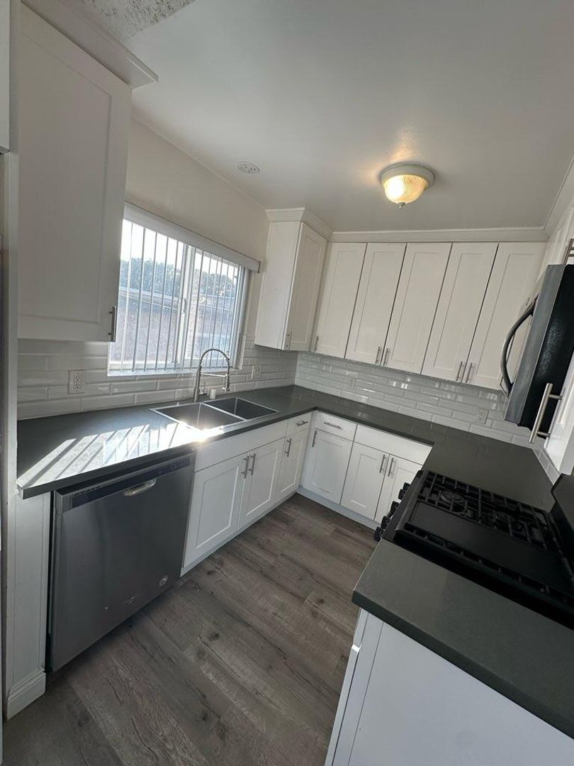 West Hollywood Apartment: 924 N. Stanley Ave.