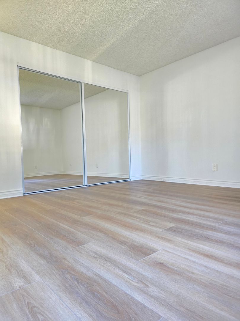 Glendale Apartment: 801 E Palmer Ave