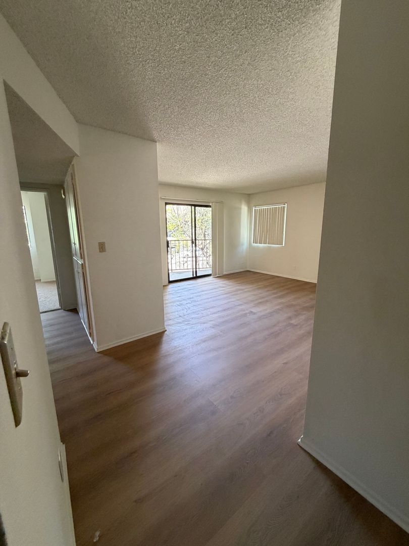 Glendale Apartment: 1500 E. Wilson Ave