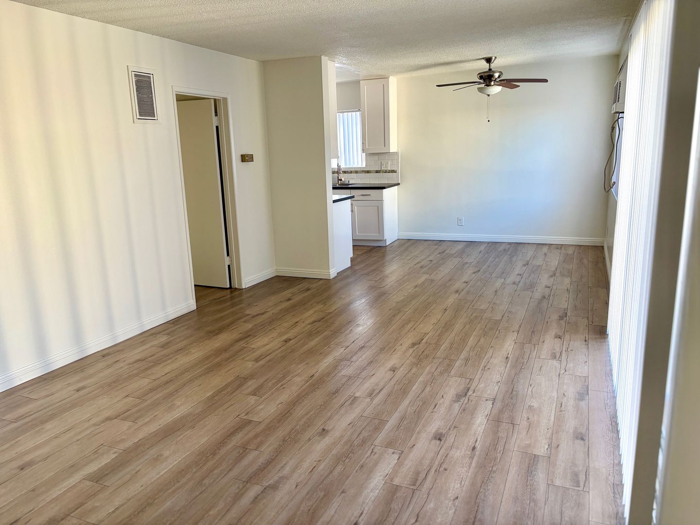 West Hollywood Apartment: 7530 Hampton Ave