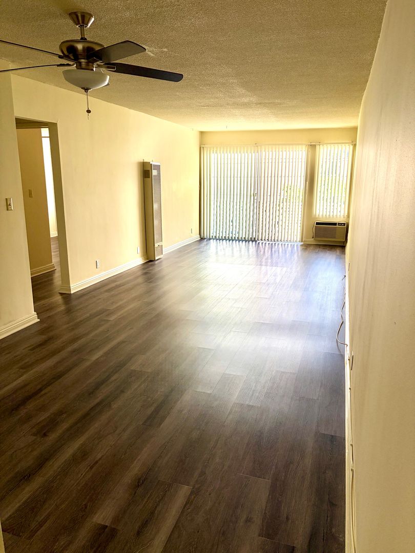 West Hollywood Apartment: 7533 Lexington Ave.