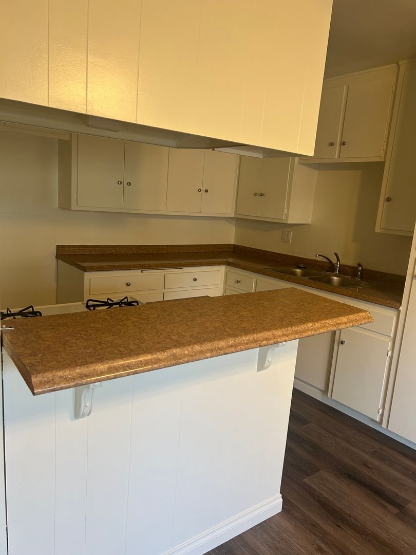 Whittier Apartment: 11317 La Mirada Blvd.