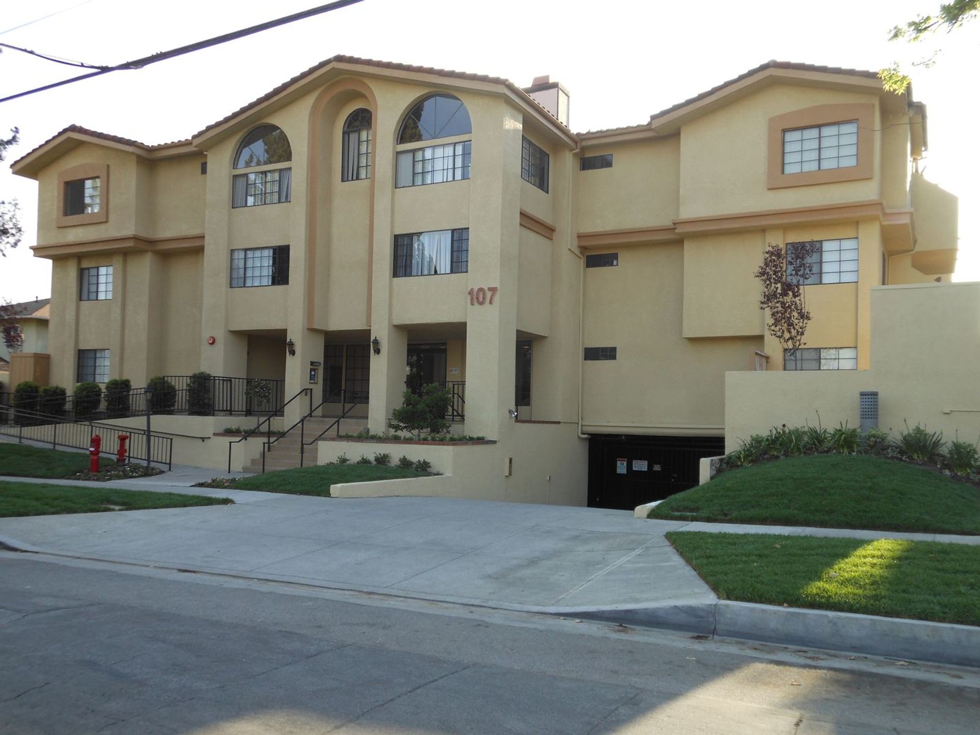 Pasadena Apartment: 107 S. Holliston Ave.