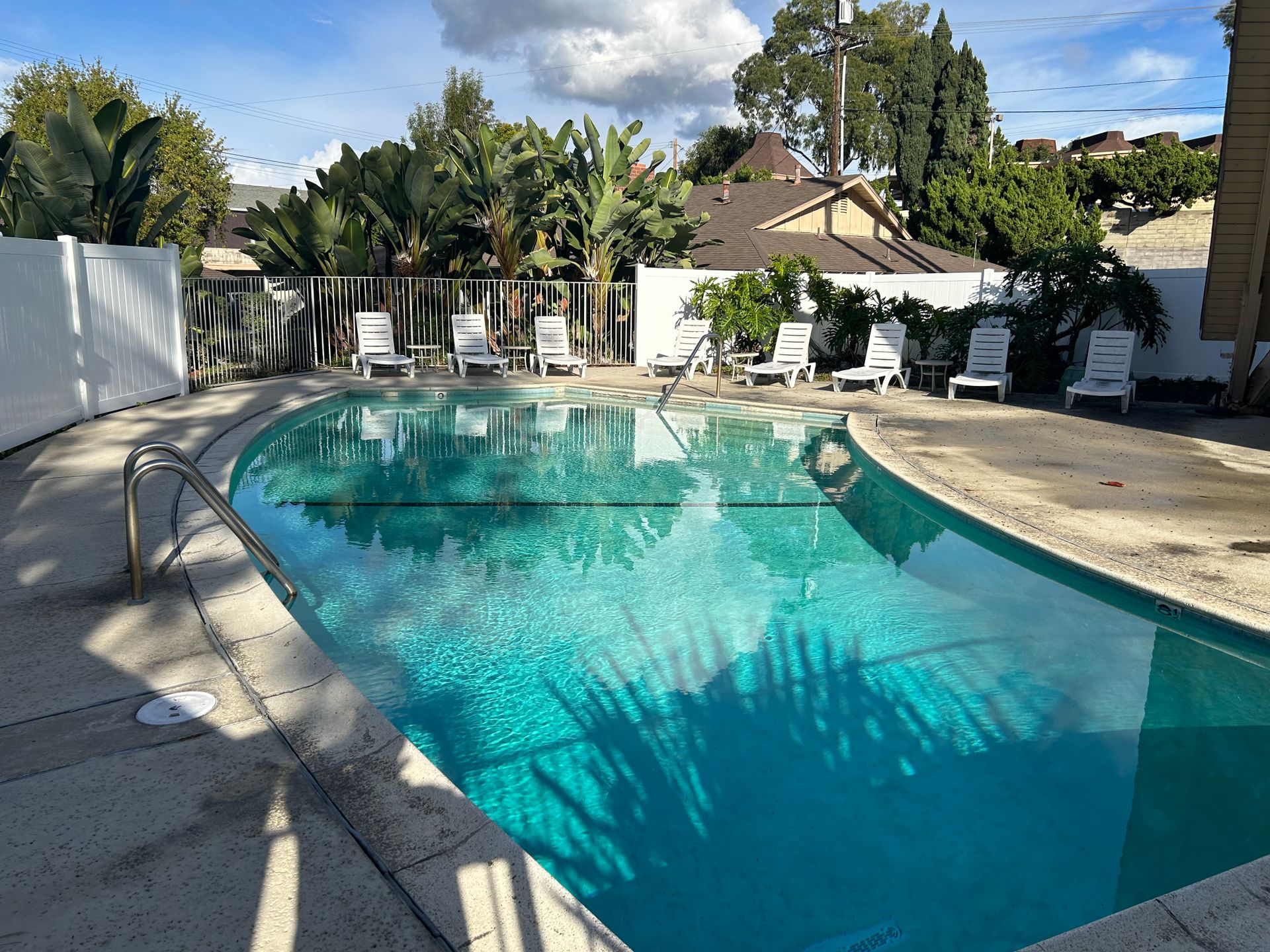 Whittier Apartment: 11317 La Mirada Blvd.