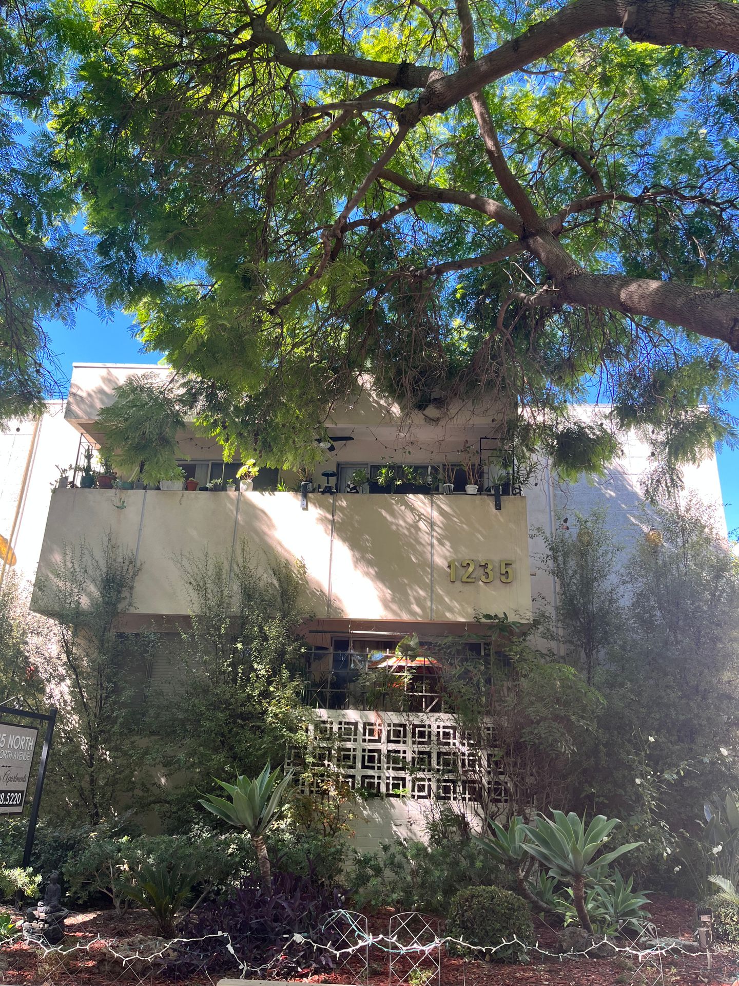 West Hollywood Apartment: 1235 N. Hayworth Ave.