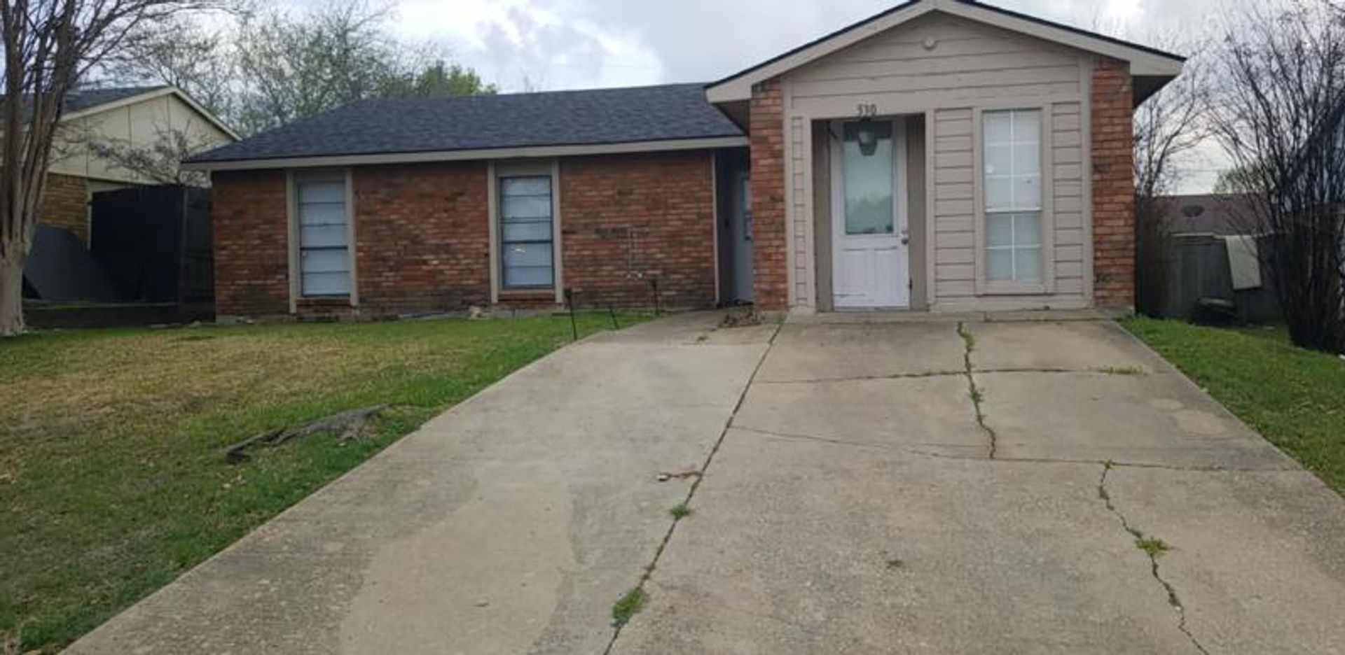 Allen House: 530 Windsor Dr