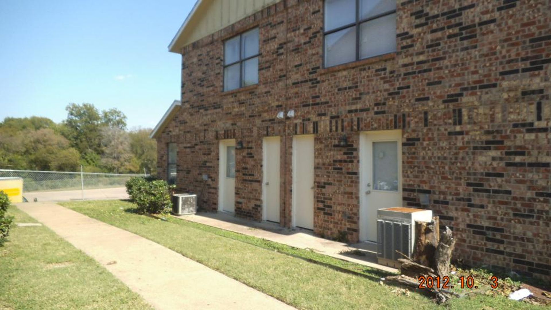 Garland Apartment: 2045 W Walnut St