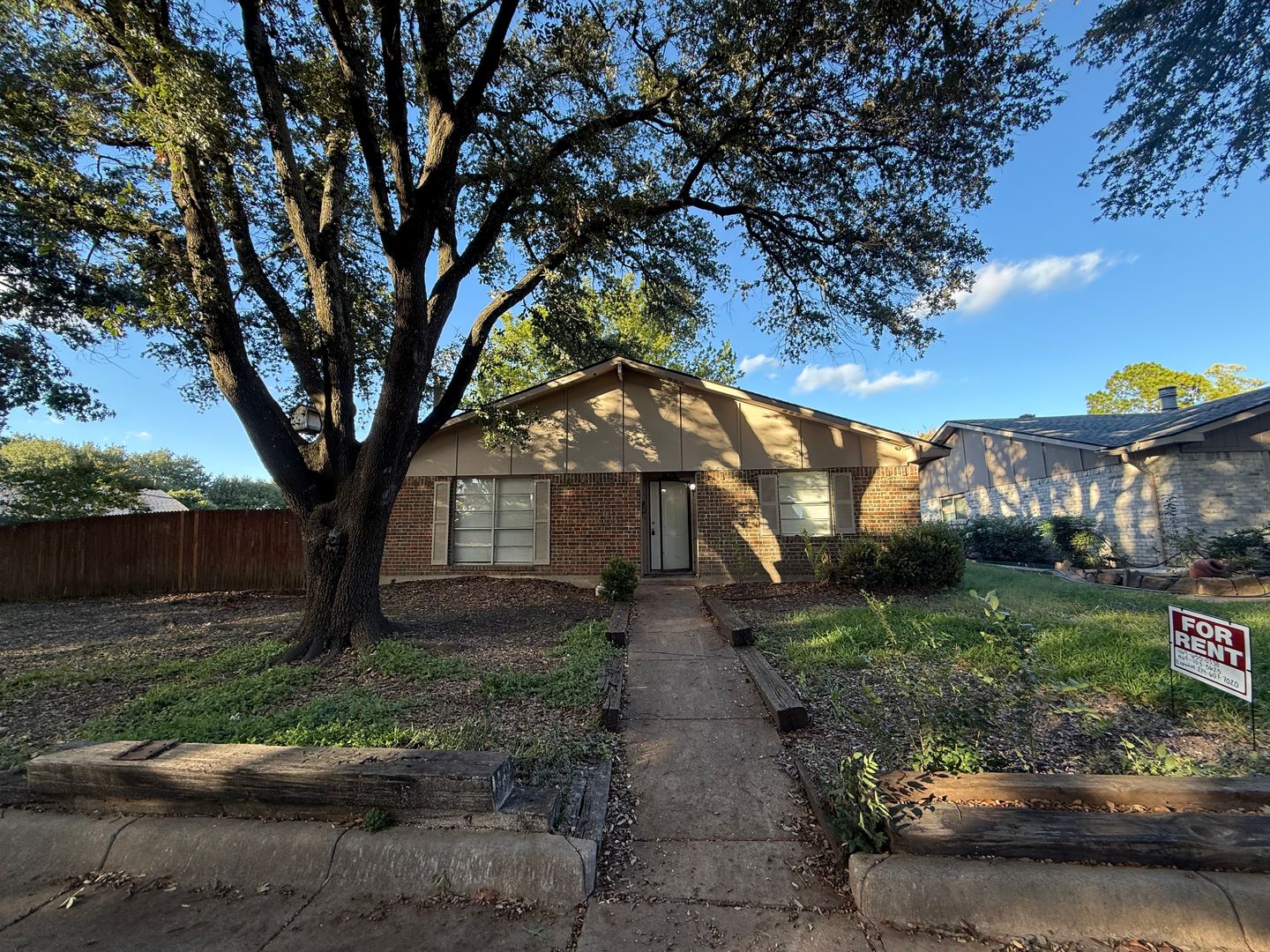 Garland House: 305 Thistle Drive