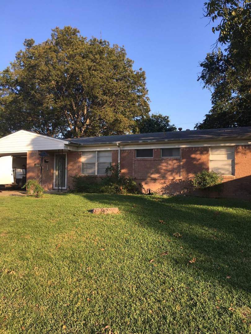 Mesquite House: 3064 Clover drive