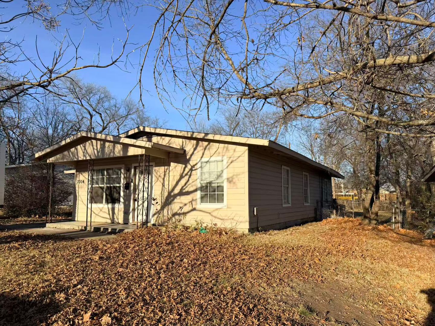 Garland House: 2004 Rolando Dr