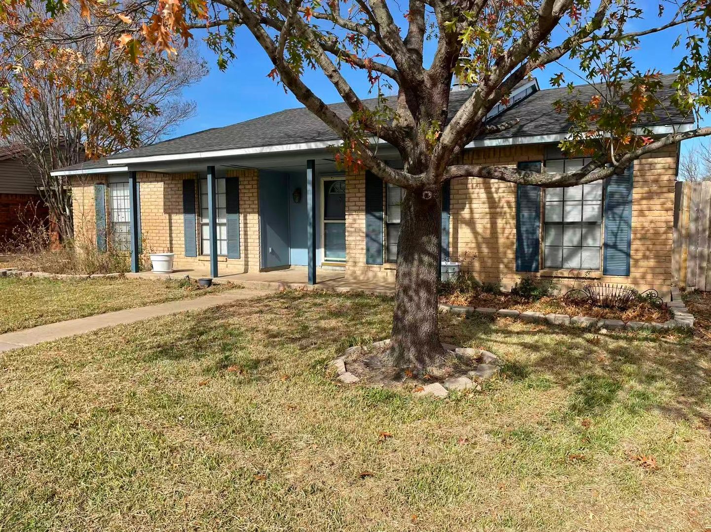 The Colony House: 5404 N Colony Blvd