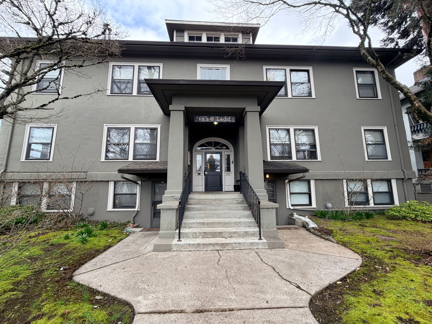 Portland Apartment: 1526 SE Ladd Ave