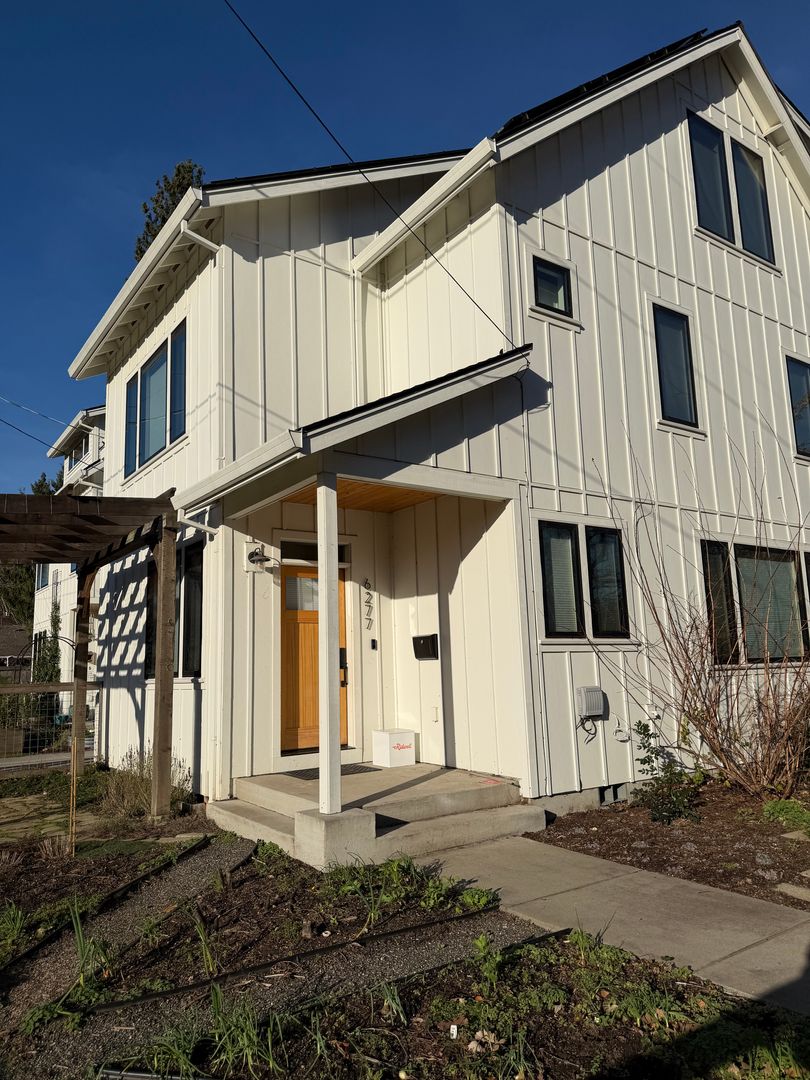 Portland House: 6277 SE 49th Ave