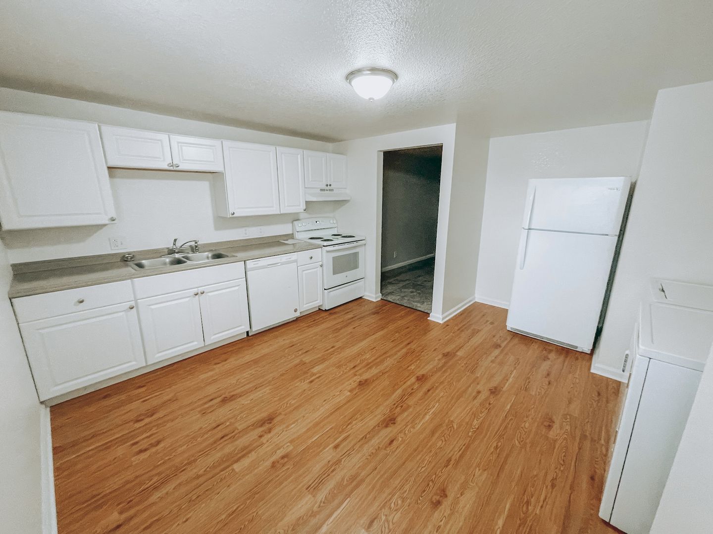 Lakewood Apartment: 8101-8195 W. 9th Ave