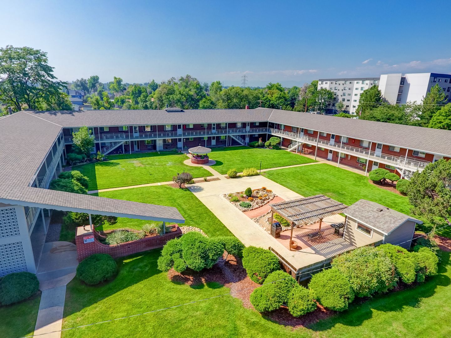 Lakewood Apartment: Lampliter Apartments