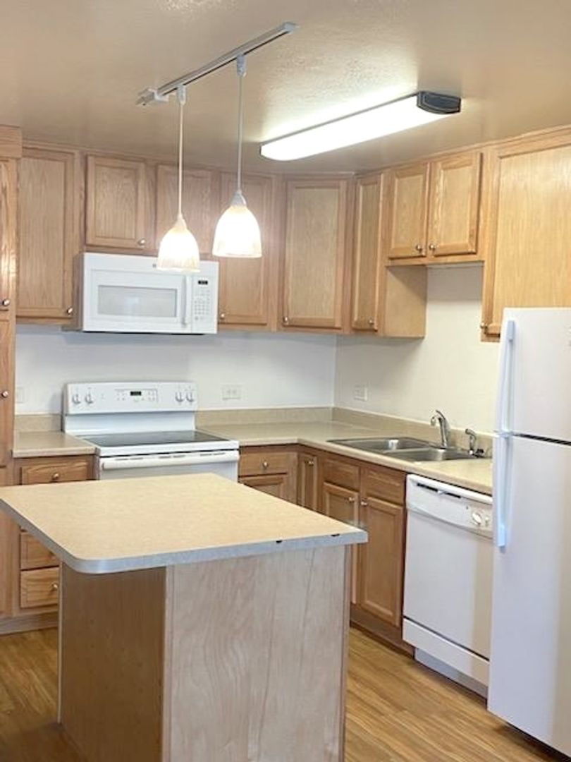 1375 Everett Court, 201, Lakewood, CO 80215