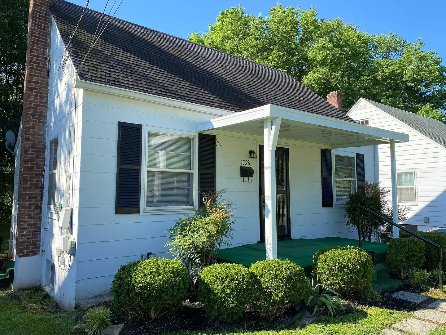 Louisville House: 1528 McKay Ave