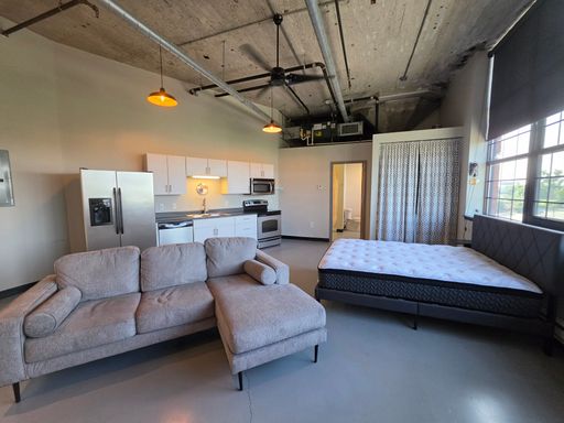 Semi-Furnished Old Louisville Studio – photo 1