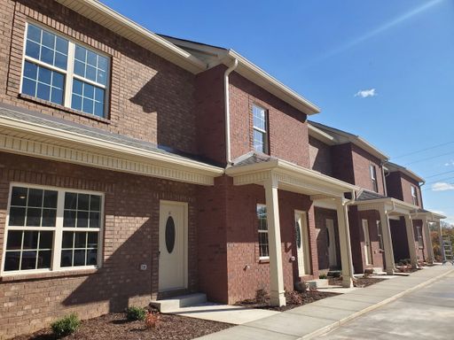 3 Bed/2.5 Bath-Minutes from Fort Campbell | Comfortable Clarksville Living – photo 1