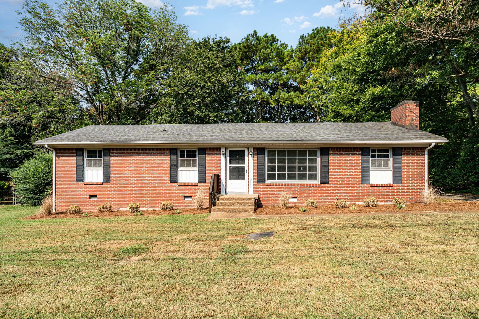 Gallatin House: 228 Bate Avenue