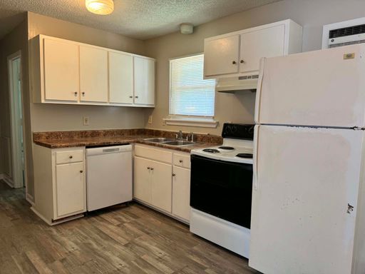 Find Your New Home Today at Manchester Arbor Apartments