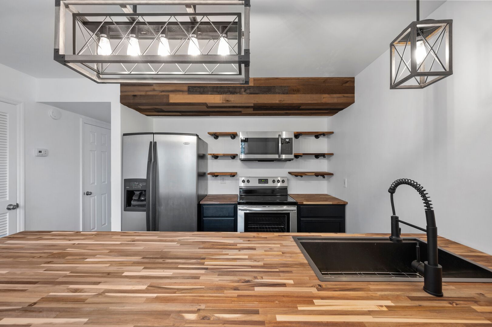 Brentwood House: 714 Fox Ridge Dr