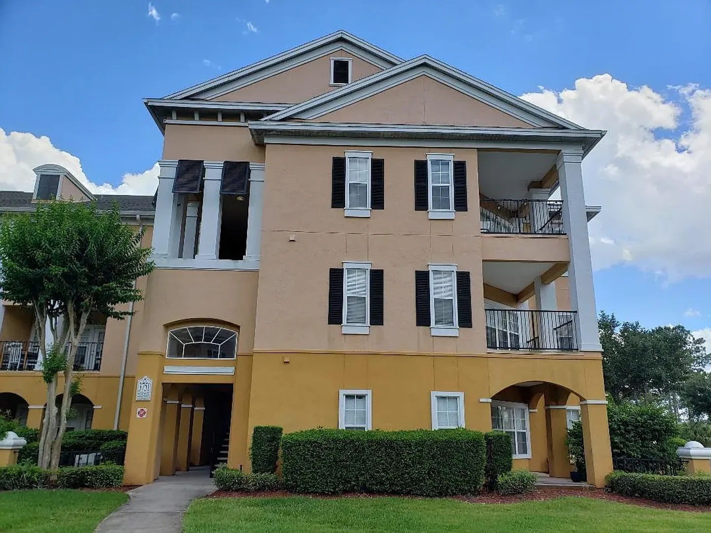 Orlando Condo: 3751 Conroy Rd APT 2327