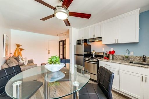 Spacious 1 Bed 1 Bath Apartment Near CSUN With Unbeatable Amenities – photo 1