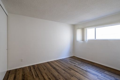 Spacious 1 Bed 1 Bath Apartment in Winnetka, CA