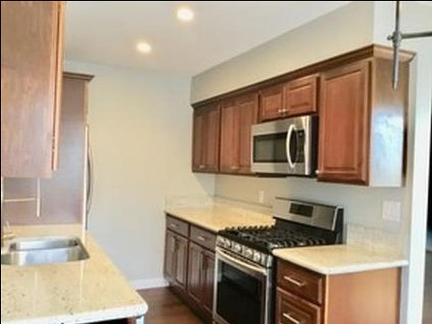 Santa Monica Apartment: 1525 10th Street