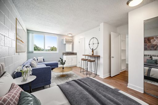 Large 1 Bed 1 Bath Apartment Near CSUN With Laundry On-Site – photo 1