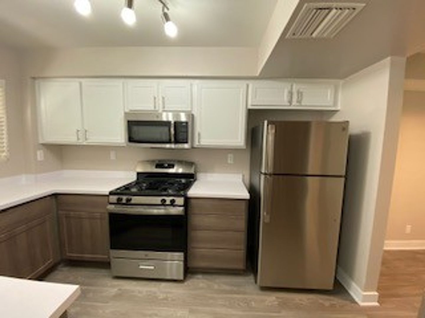Santa Clarita Apartment: 27520 Sierra Hwy