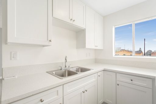 Spacious 3 Bed 2 Bath Apartment in North Hollywood – photo 1