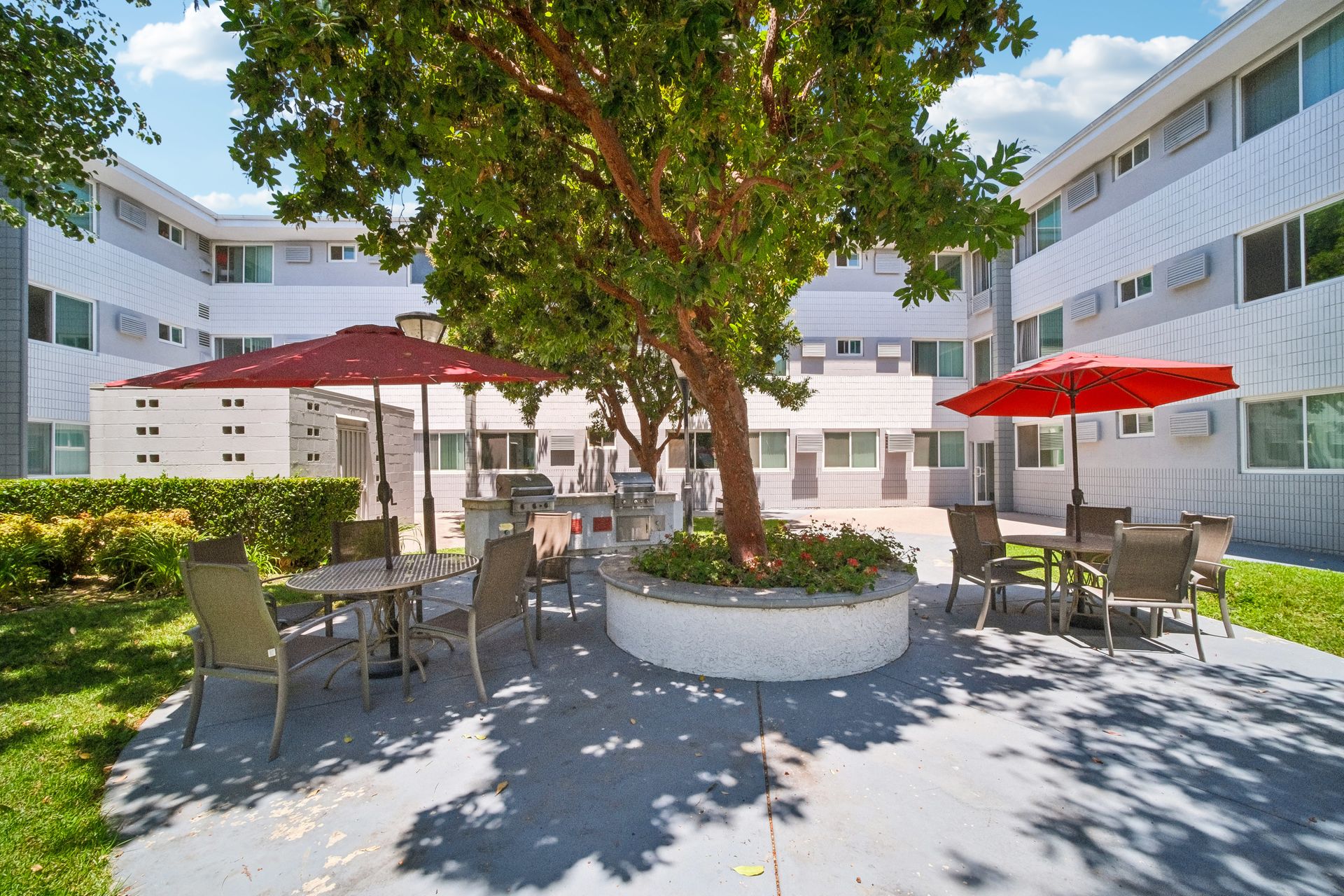 Northridge Apartment: 9500 Zelzah Ave