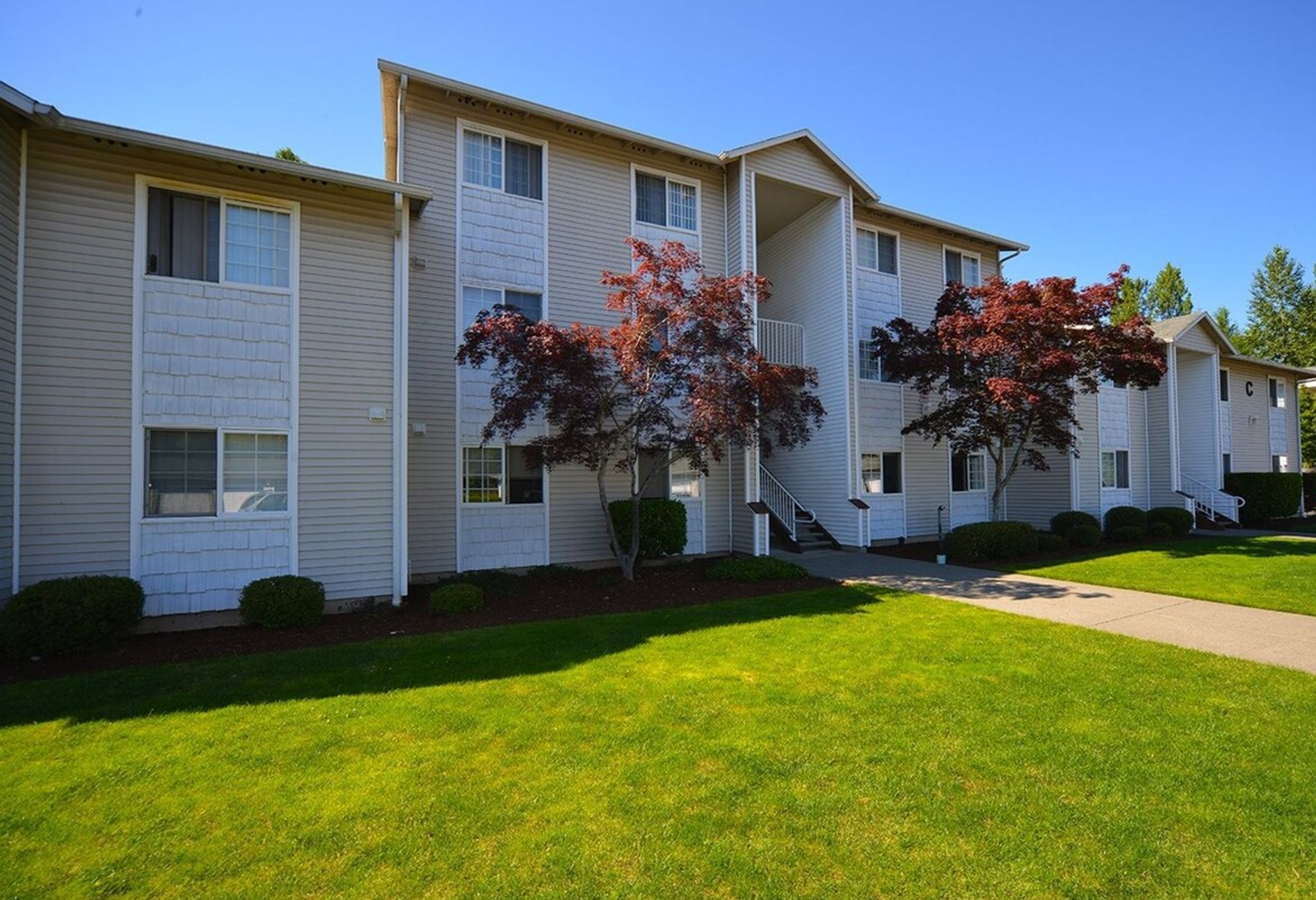 Kent Apartment: 412 E Novak Lane