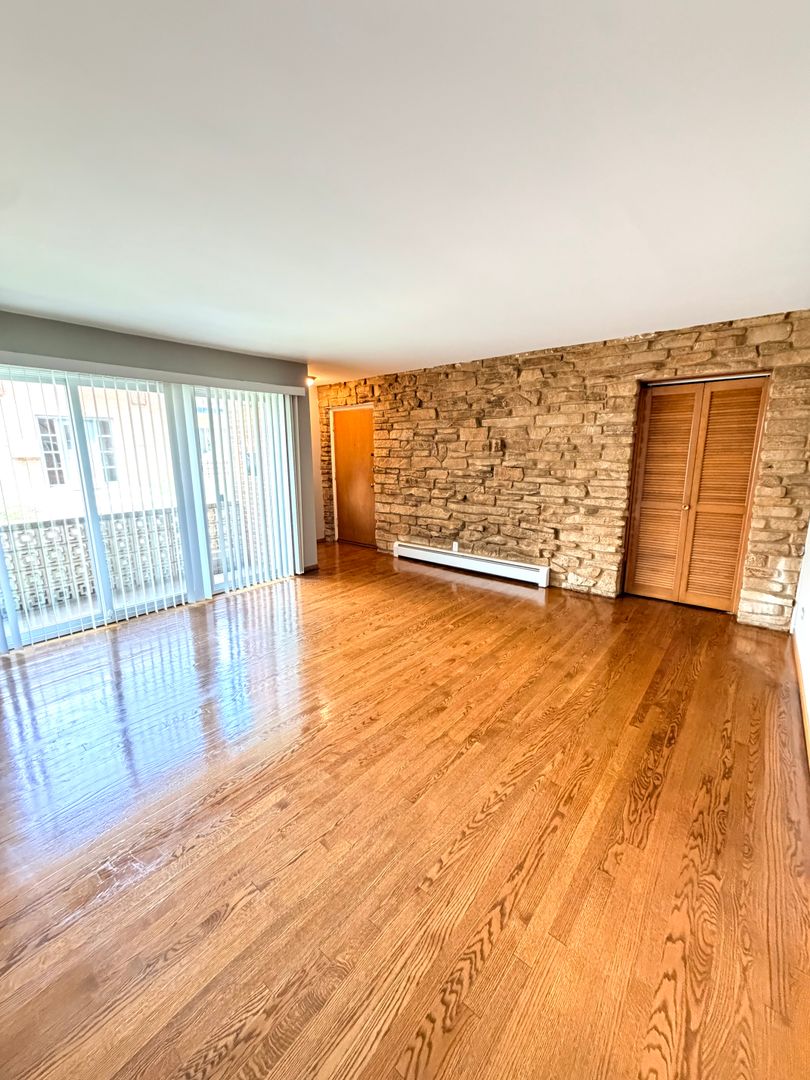 La Grange Park Apartment: 9 Scotdale Rd.